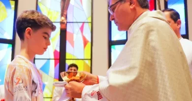 Estudantes do Colégio Dom Luiz Lasagna recebem a Primeira Eucaristia em Araçatuba