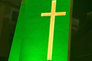 Campanário do Colégio Salesiano se ilumina de verde e amplia campanha pela segurança no trabalho em Araçatuba