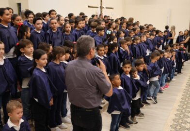 Cantata de Páscoa do Colégio Salesiano emociona famílias e celebra a vida nova Cantata de Páscoa do Colégio Salesiano emociona famílias e celebra a vida nova